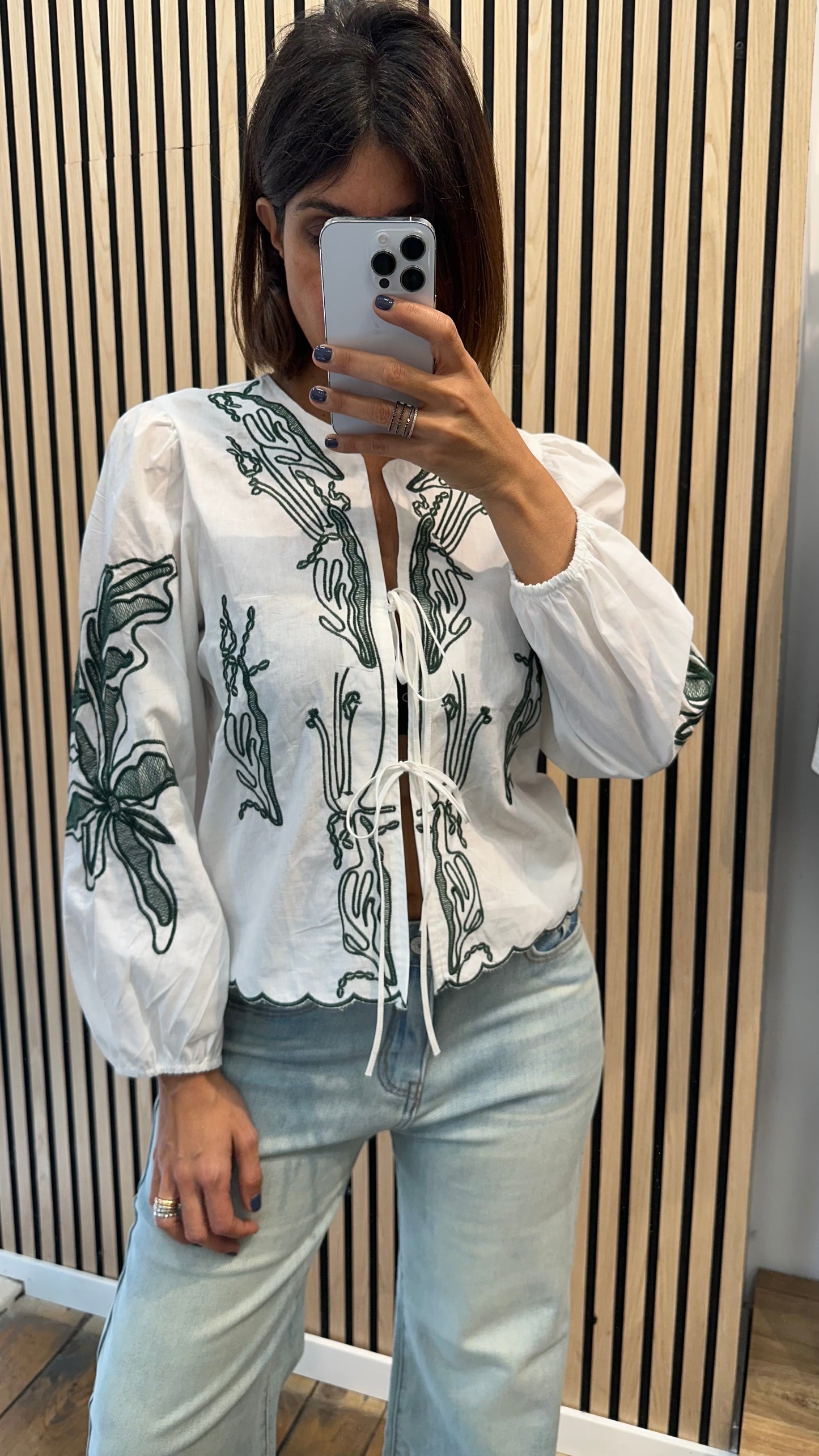 Camicia ricamo